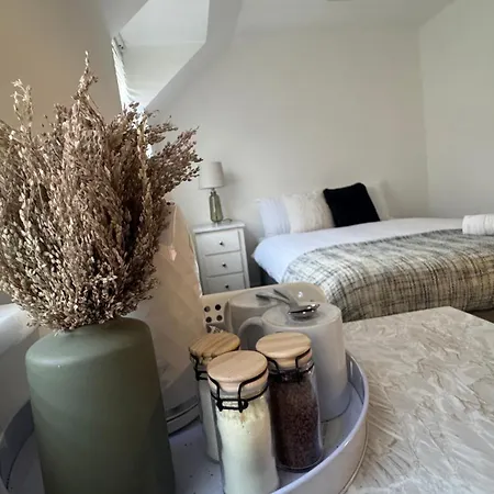 Cozy Luxe Shared House Guest house Filton